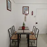 Mikis' 1 Bedroom Near The And Center Διαμέρισμα