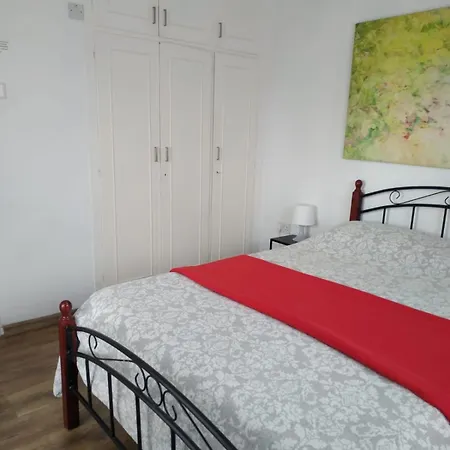 Mikis' 1 Bedroom Near The And Center Appartamento Larnaca