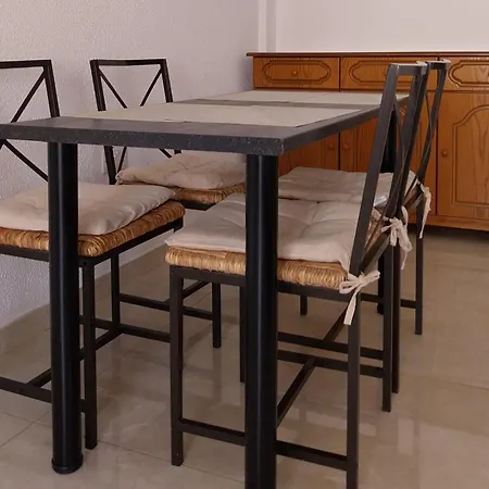 Mikis' 1 Bedroom Near The And Center * Ларнака