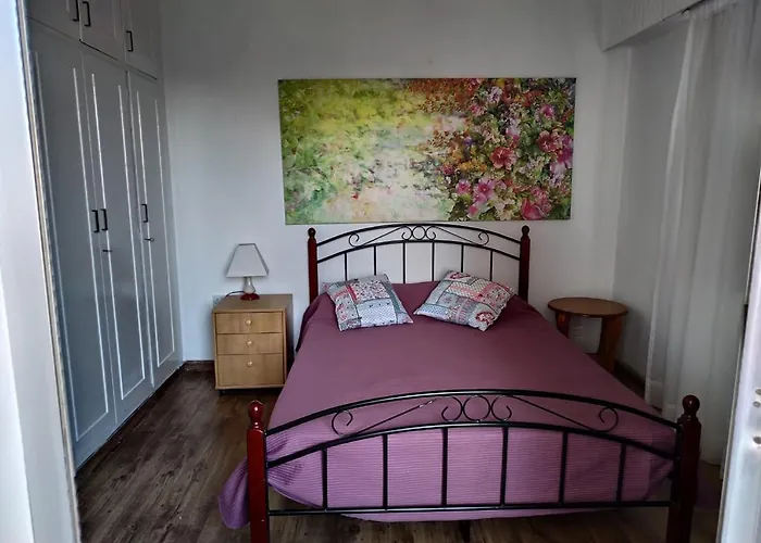 Апартаменты Mikis' 1 Bedroom Near The And Center *