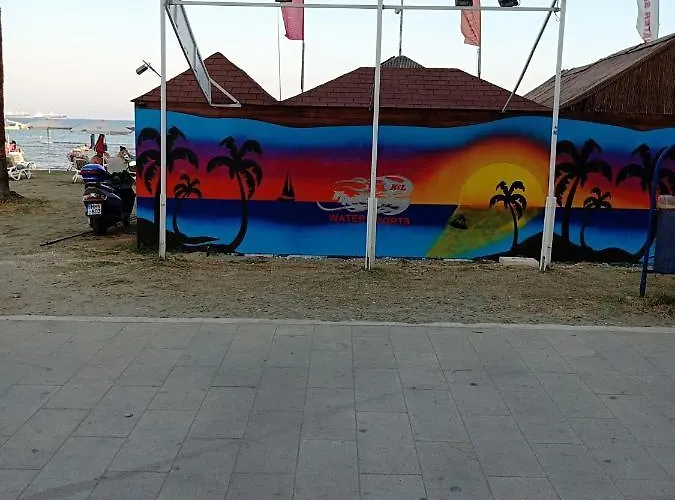 Mikis' 1 Bedroom Near The And Center Ларнака