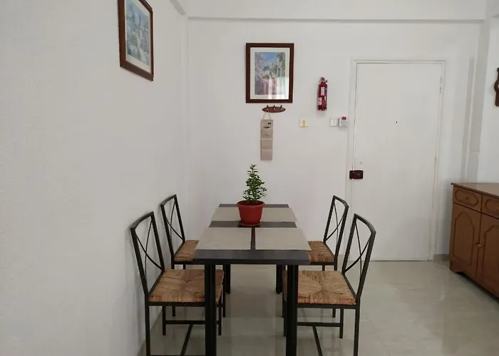 Mikis' 1 Bedroom Near The And Center Апартаменты