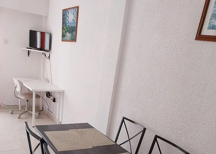 Mikis' 1 Bedroom Near The And Center Апартаменты Ларнака