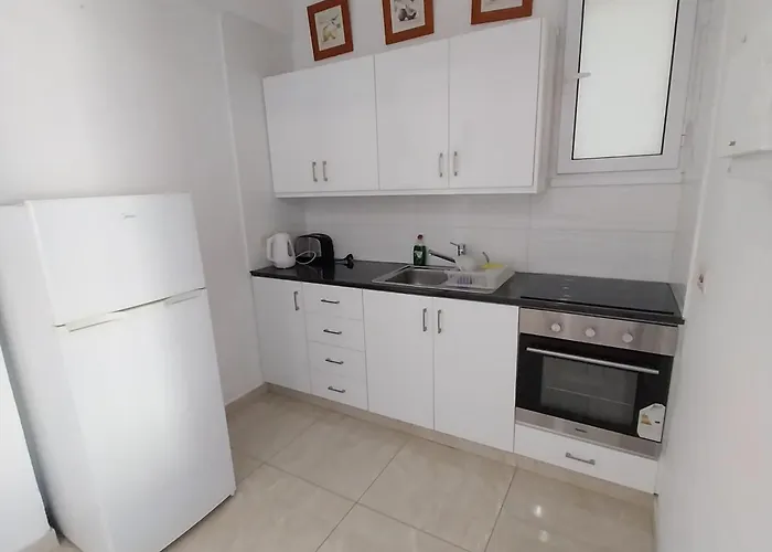 Mikis' 1 Bedroom Near The And Center Апартаменты Ларнака