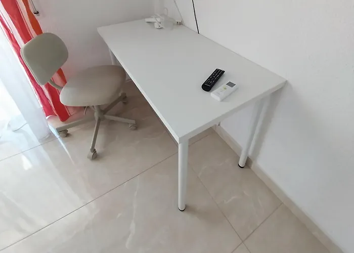 Mikis' 1 Bedroom Near The And Center Апартаменты Ларнака