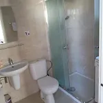 Mikis' 1 Bedroom Near The And Center Apartament