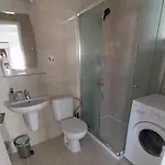 Mikis' 1 Bedroom Near The And Center Apartament *