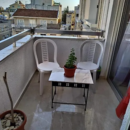 Mikis' 1 Bedroom Near The And Center * Ларнака