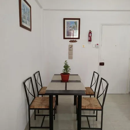 Mikis' 1 Bedroom Near The And Center Apartman