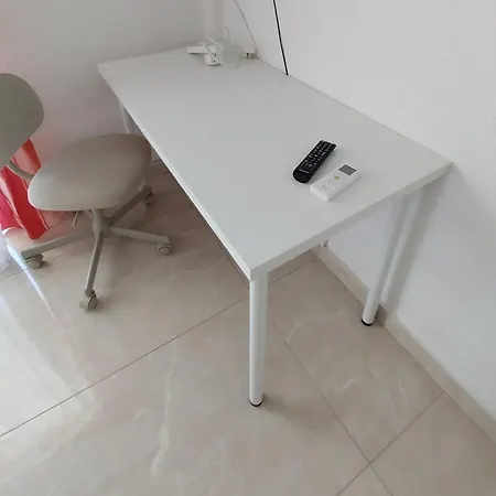 Mikis' 1 Bedroom Near The And Center Appartement Larnaca