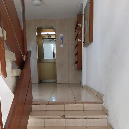 Mikis' 1 Bedroom Near The And Center *