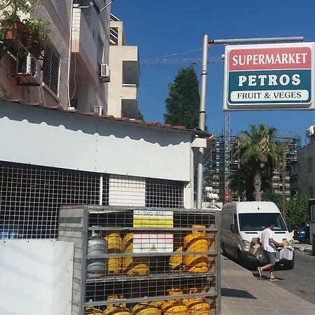 Апартаменты Mikis' 1 Bedroom Near The And Center *