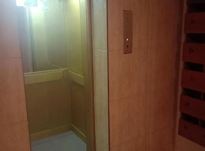 شقة Mikis' 1 Bedroom Near The And Center *