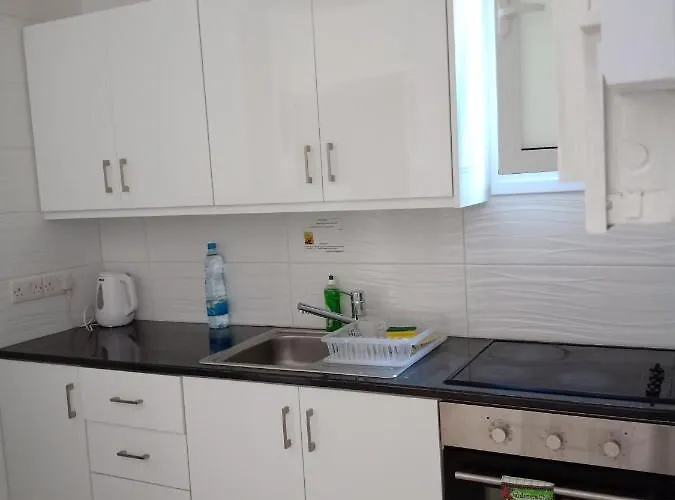 Mikis' 1 Bedroom Near The And Center Ларнака