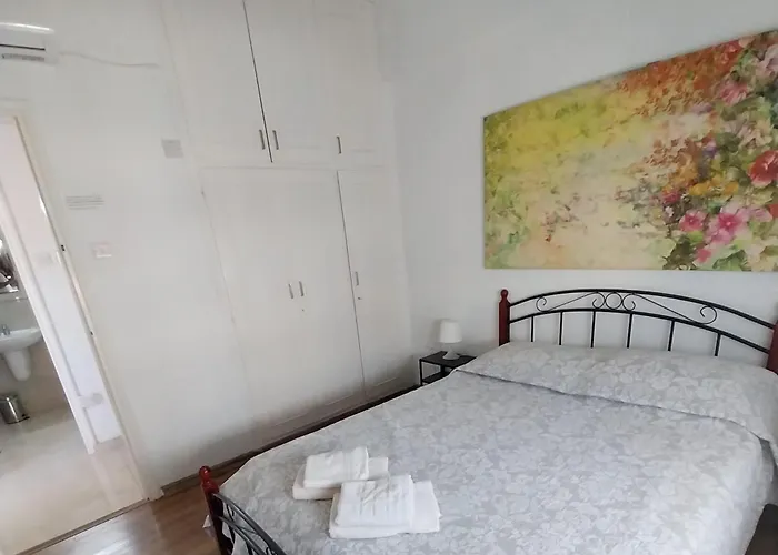 Mikis' 1 Bedroom Near The And Center *