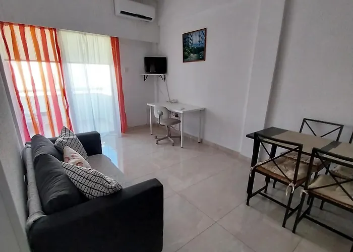 Mikis' 1 Bedroom Near The And Center