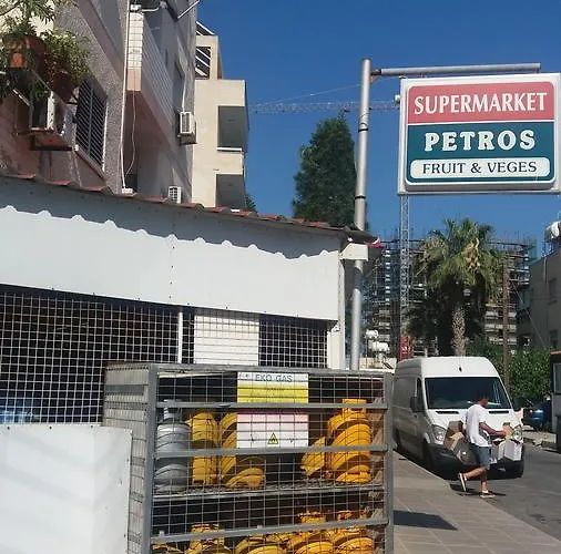 Апартаменти Mikis' 1 Bedroom Near The And Center *