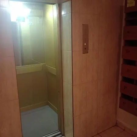 アパート Mikis' 1 Bedroom Near The And Center *