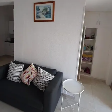 アパート Mikis' 1 Bedroom Near The And Center *